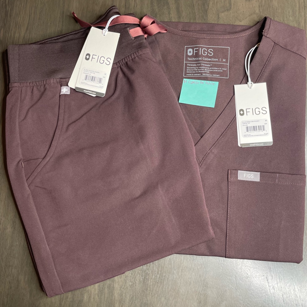 FIGS Scrub Set Catarina Top / High Waisted Petite Zamoras Espresso Size M